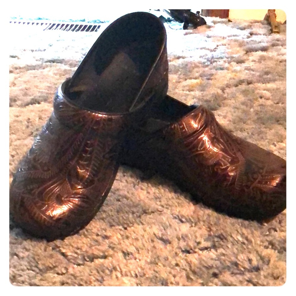 Size 42 dansko clogs